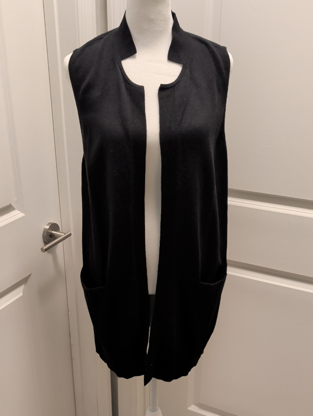 Banana Republic NWT Size Small Black Sleeveless Open-Front Cardigan Vest